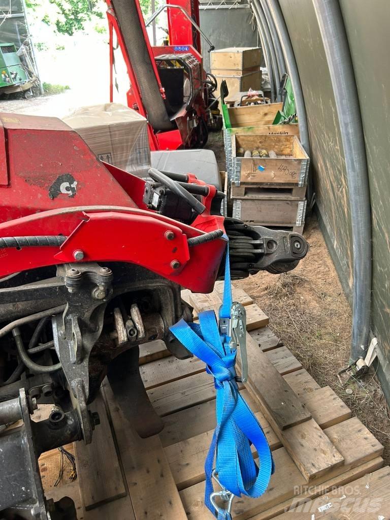 Komatsu C 144 收割机机箱