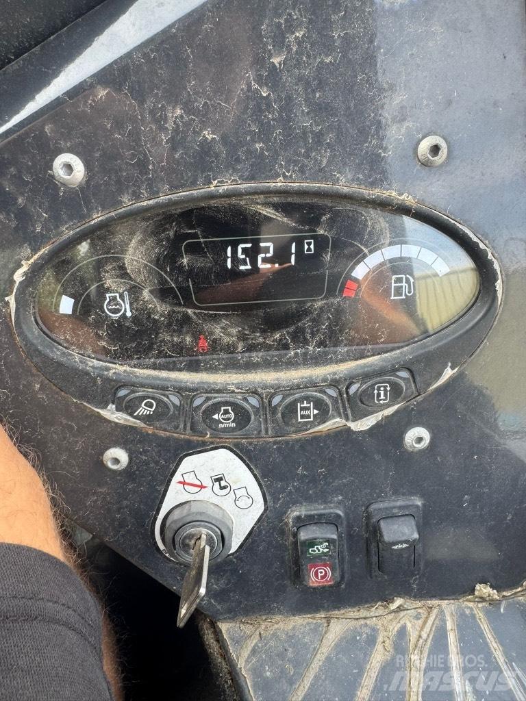 Bobcat L 28 小型装载机
