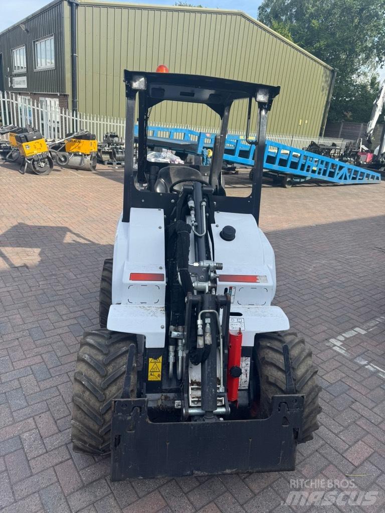 Bobcat L 28 小型装载机