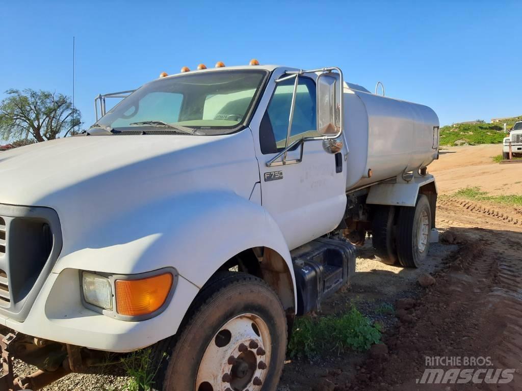 Ford F 750 水罐车