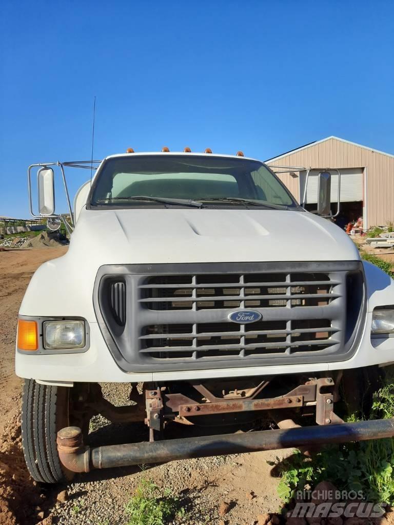 Ford F 750 水罐车