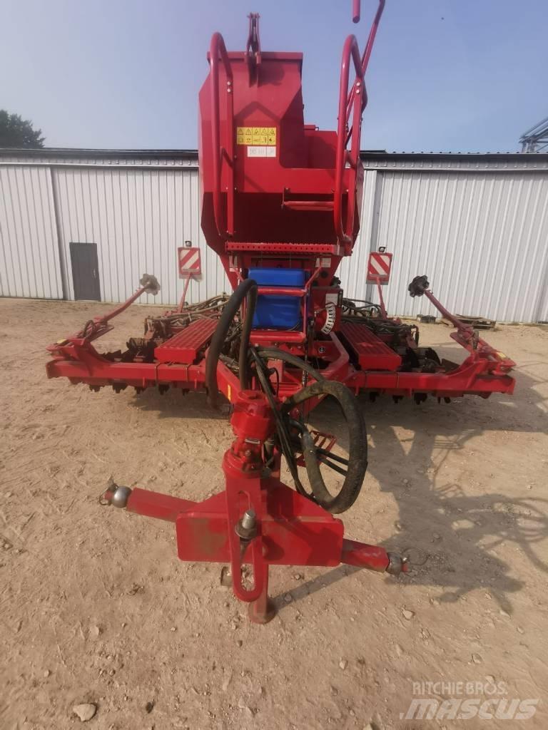 Horsch Pronto 4 DC 多功能条播机