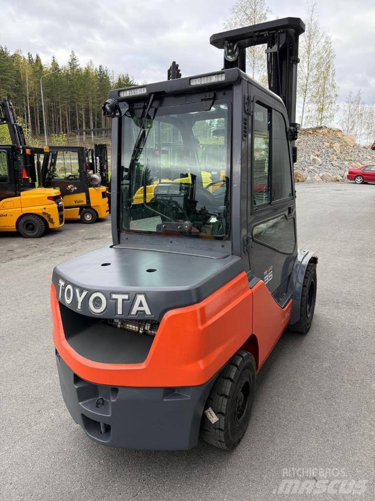 Toyota 52-8 FDJF 35 柴油叉车