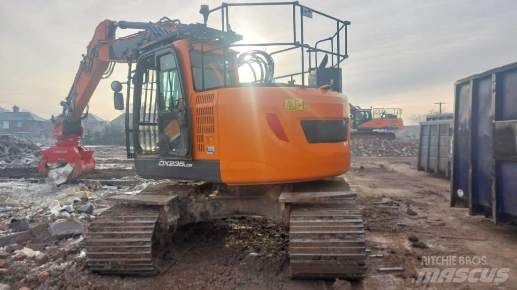 Doosan DX 235 LCR-5 履带挖掘机