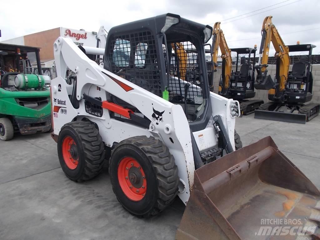 Bobcat S740 滑移装载机