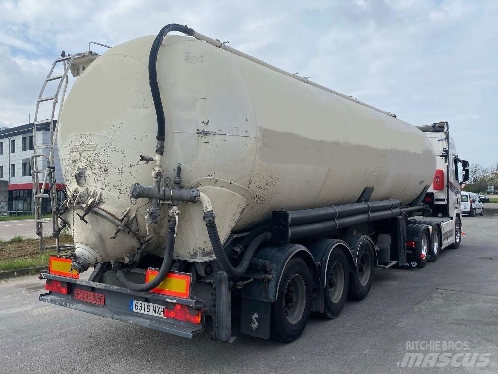 Spitzer SK2452 油罐半挂车