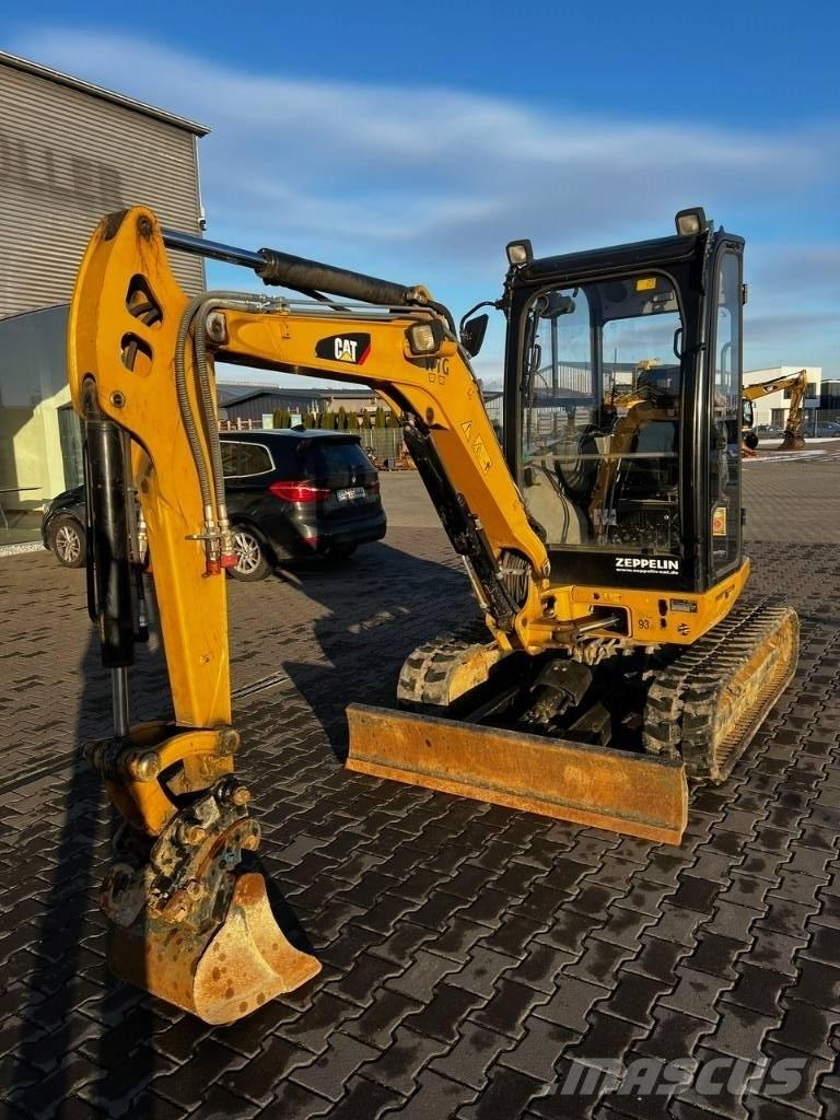 CAT 302.7 DCR 小型挖掘机