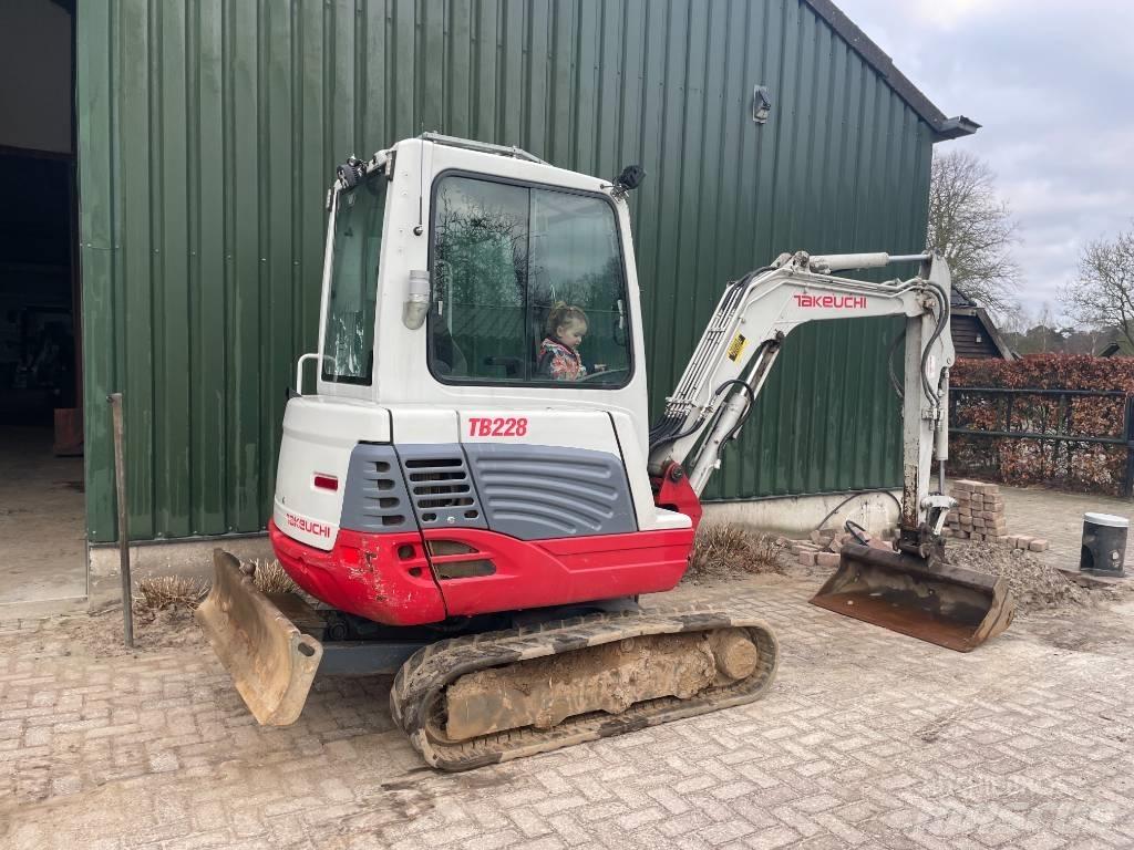 Takeuchi TB 228 小型挖掘机