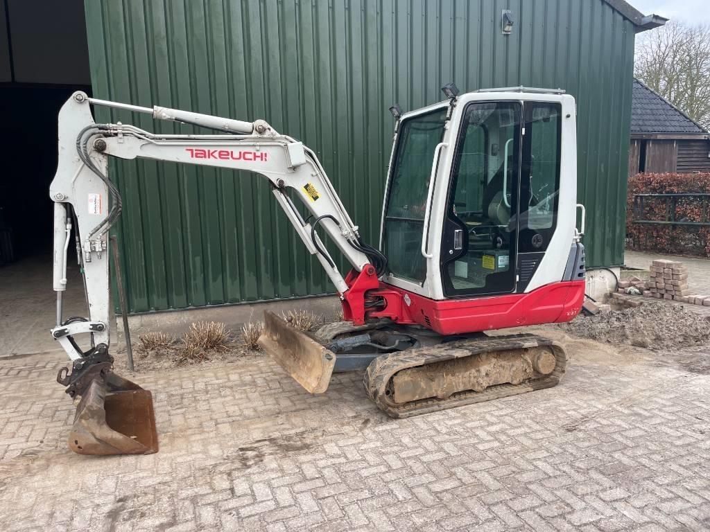 Takeuchi TB 228 小型挖掘机
