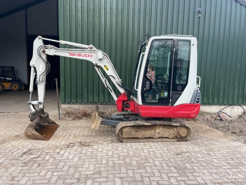 Takeuchi TB 228 小型挖掘机