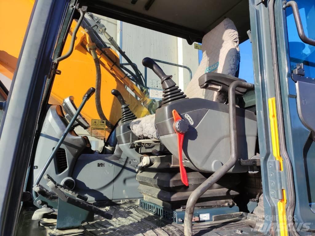 Hyundai HX220NL 履带挖掘机