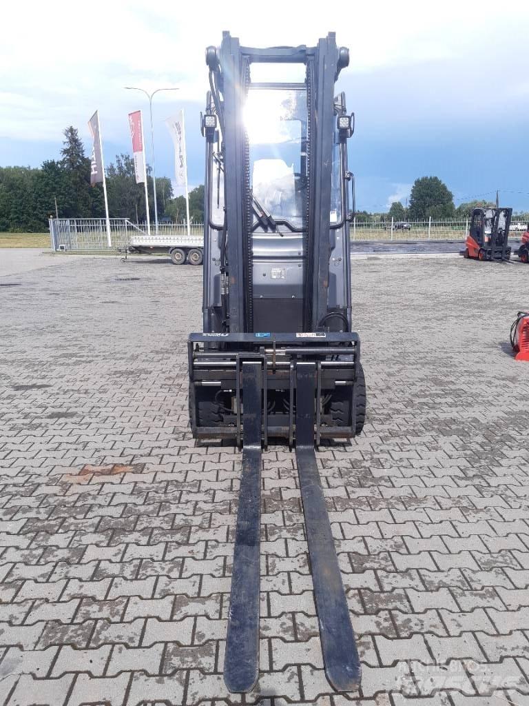 Linde E30HL 电动叉车