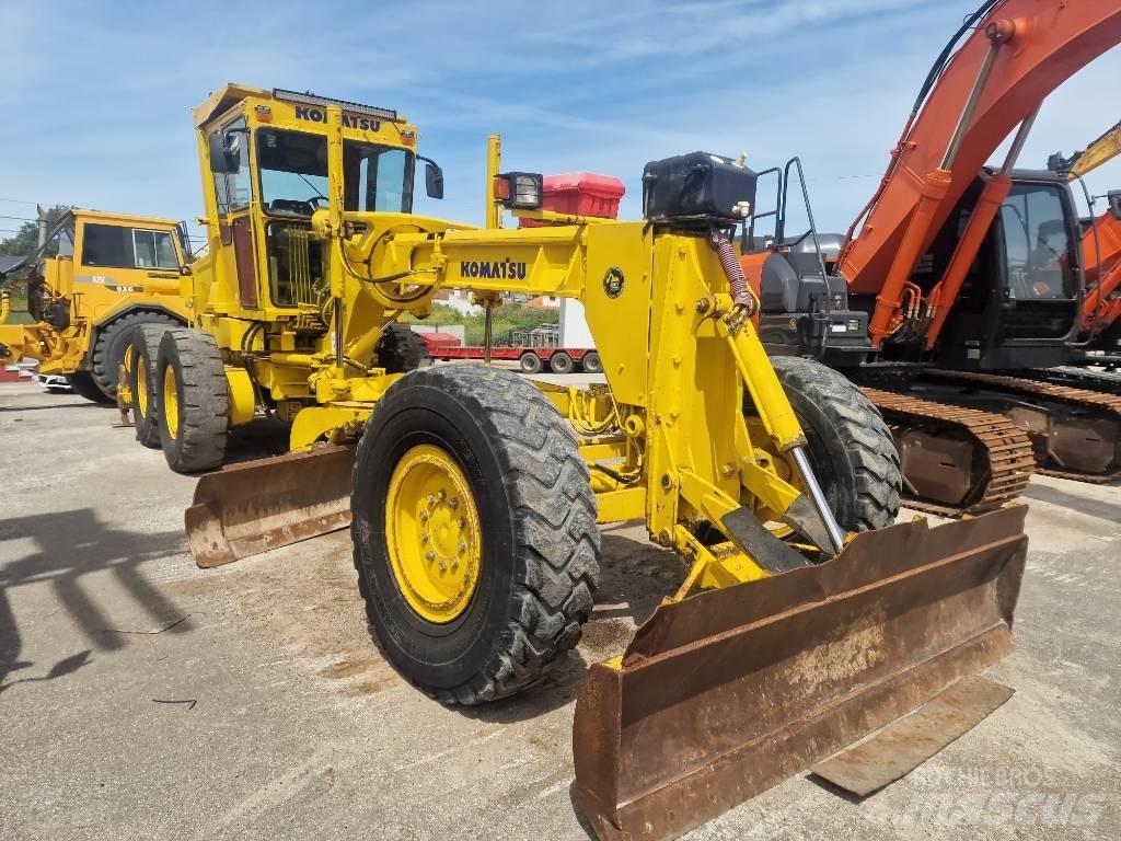 Komatsu GD 521 A-1 平地机/推土机