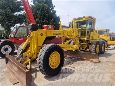 Komatsu GD 521 A-1 平地机/推土机