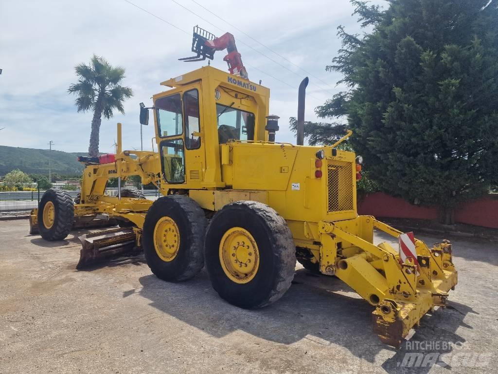 Komatsu GD 521 A-1 平地机/推土机