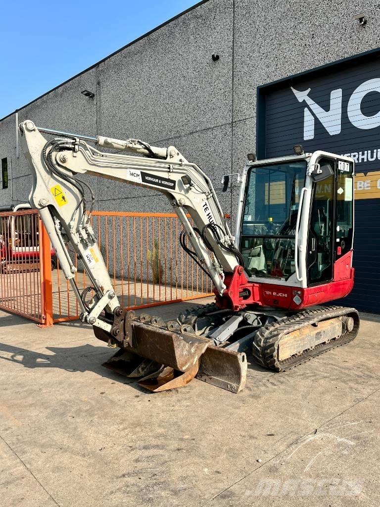 Takeuchi TB 235 小型挖掘机
