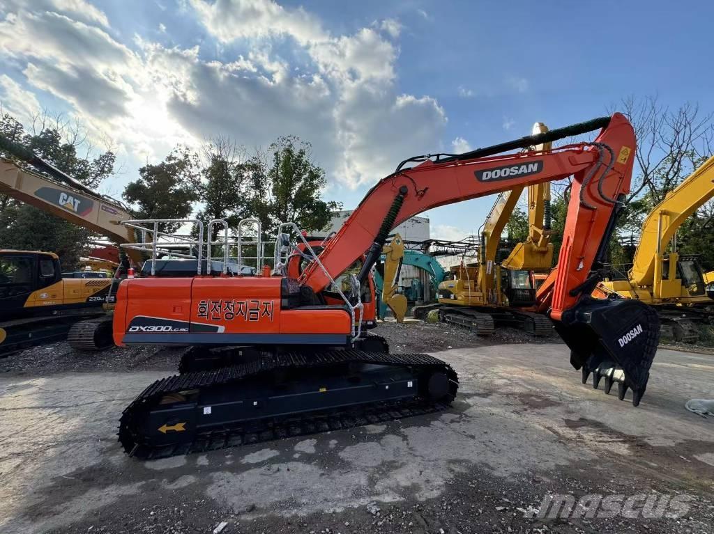 Doosan DX300 履带挖掘机