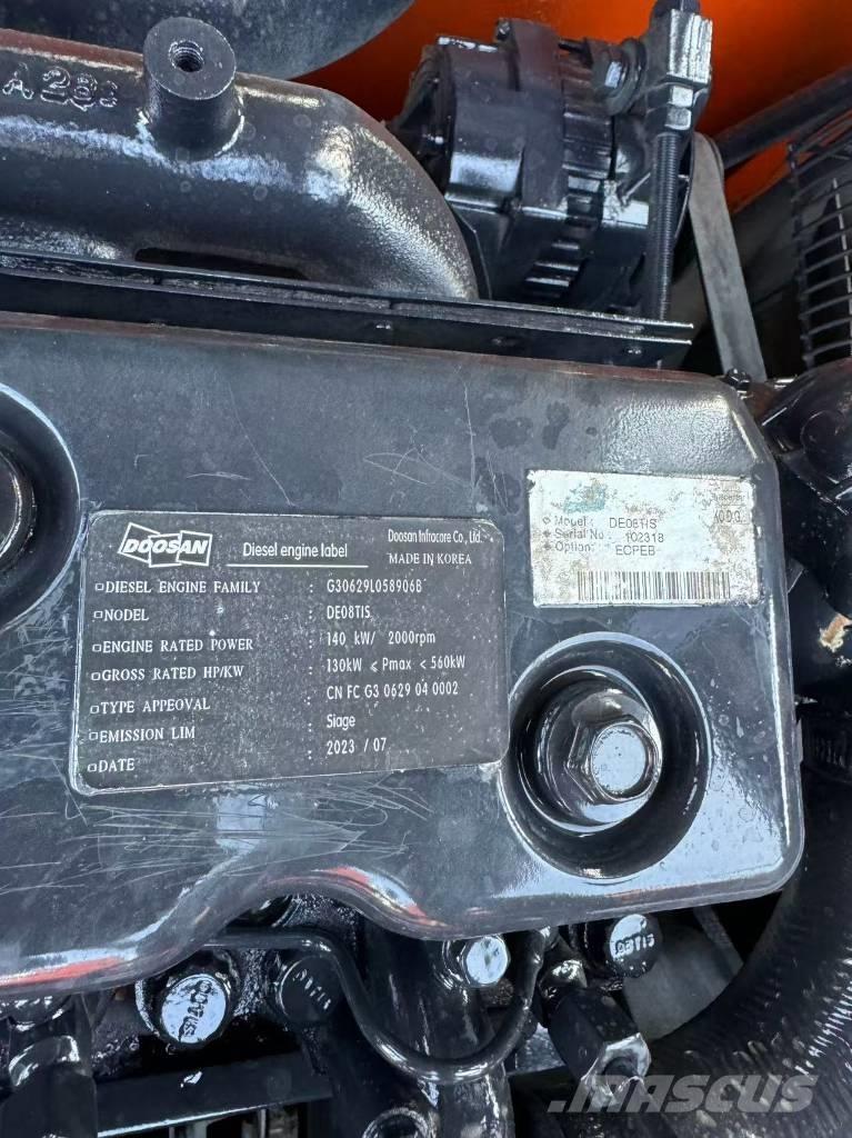 Doosan DX300 履带挖掘机