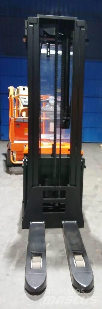 BT SPE 160 手推堆垛车