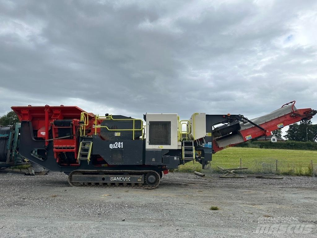 Sandvik QJ 241 移动式破碎机