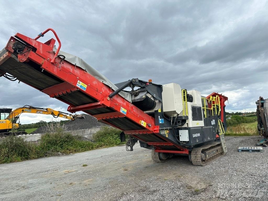 Sandvik QJ 241 移动式破碎机