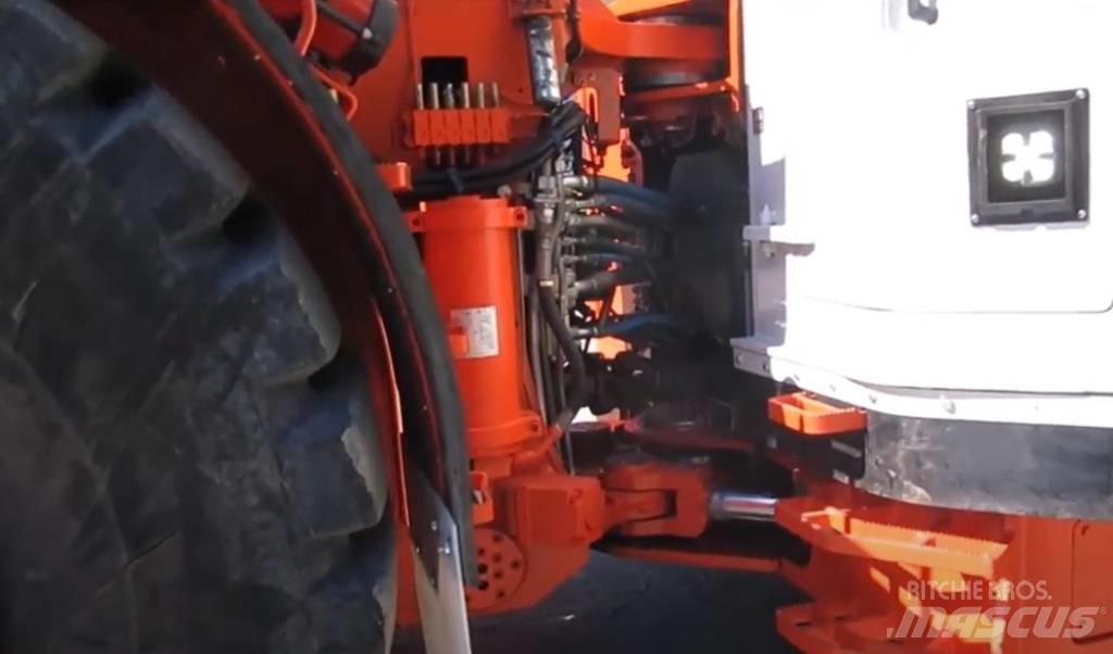 Sandvik LH 517 地下装载机