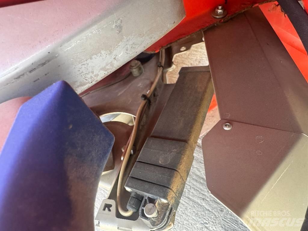 Kuhn Axis 30.1 W 矿物肥料撒播机