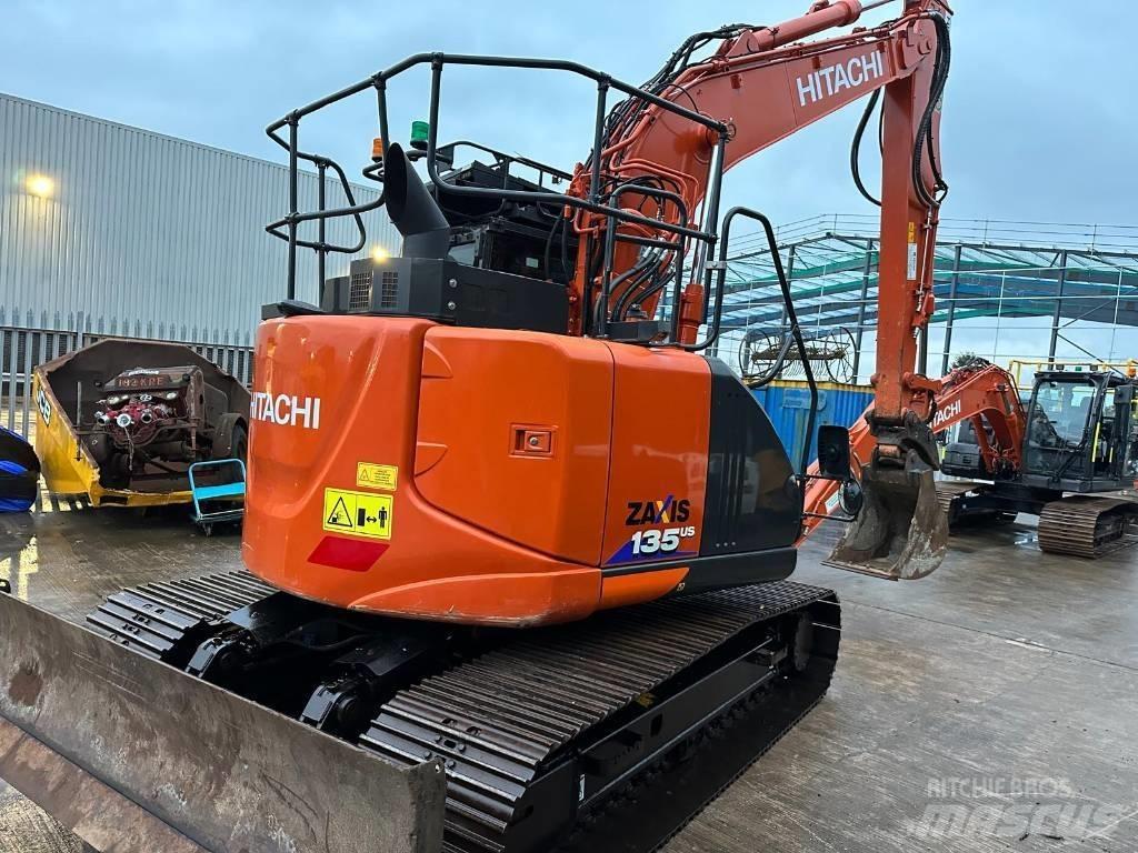 Hitachi ZX 135 US-6 履带挖掘机