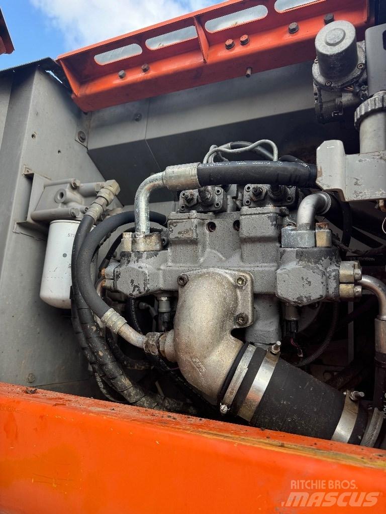 Hitachi ZX 210 履带挖掘机