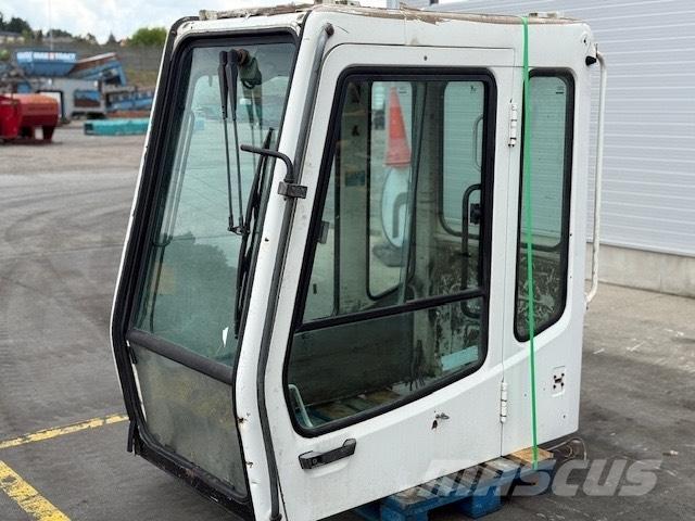 Liebherr CAB SERIE B 驾驶室与内部