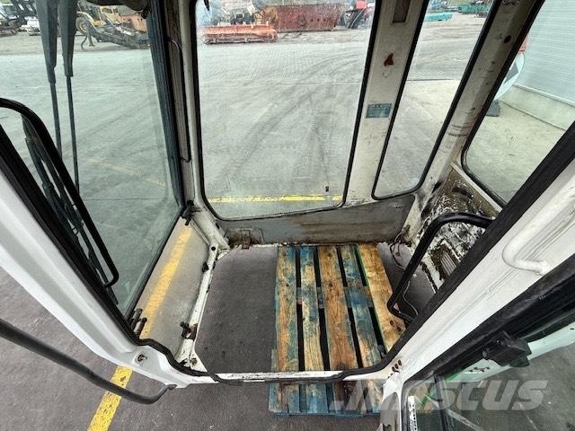 Liebherr CAB SERIE B 驾驶室与内部