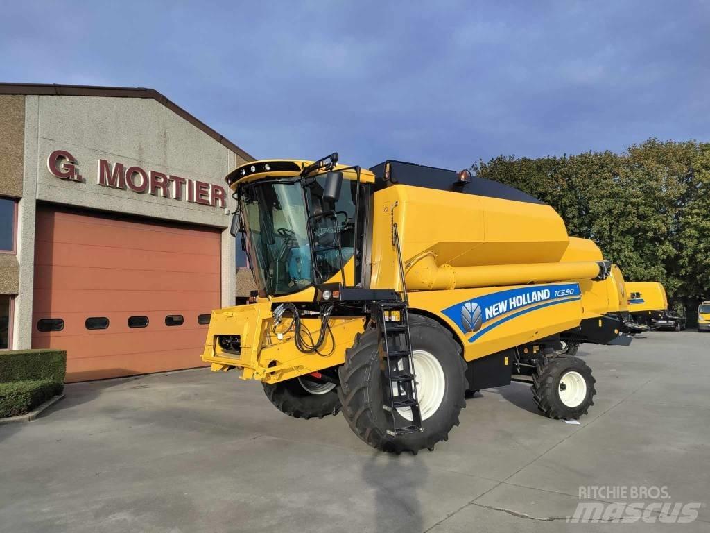 New Holland TC 5.90 联合收割机