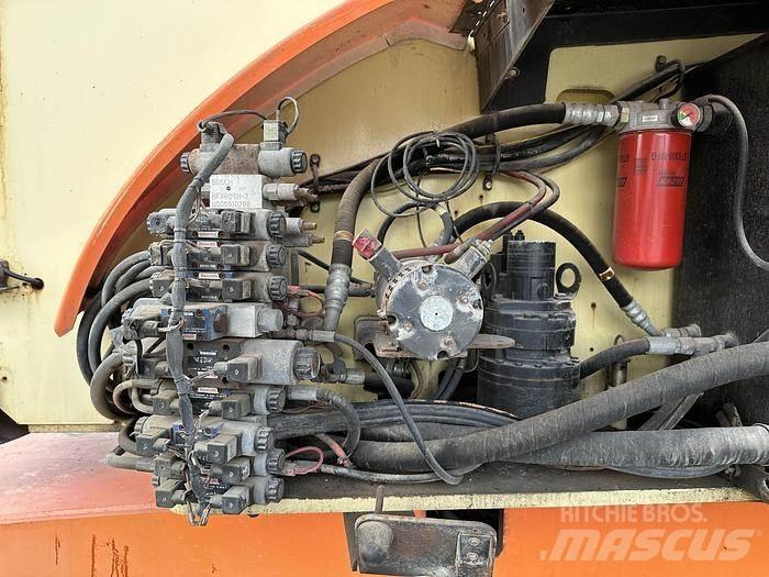 JLG 800AJ 曲臂高空工作平台