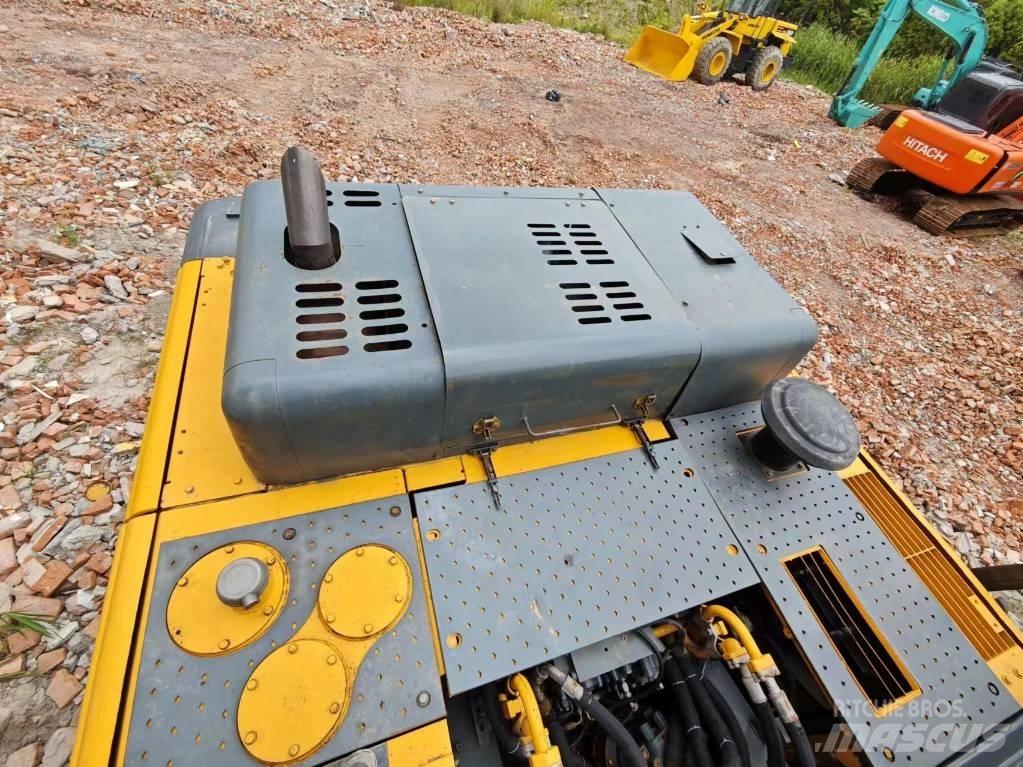 Hyundai Robex 520 VS 履带挖掘机
