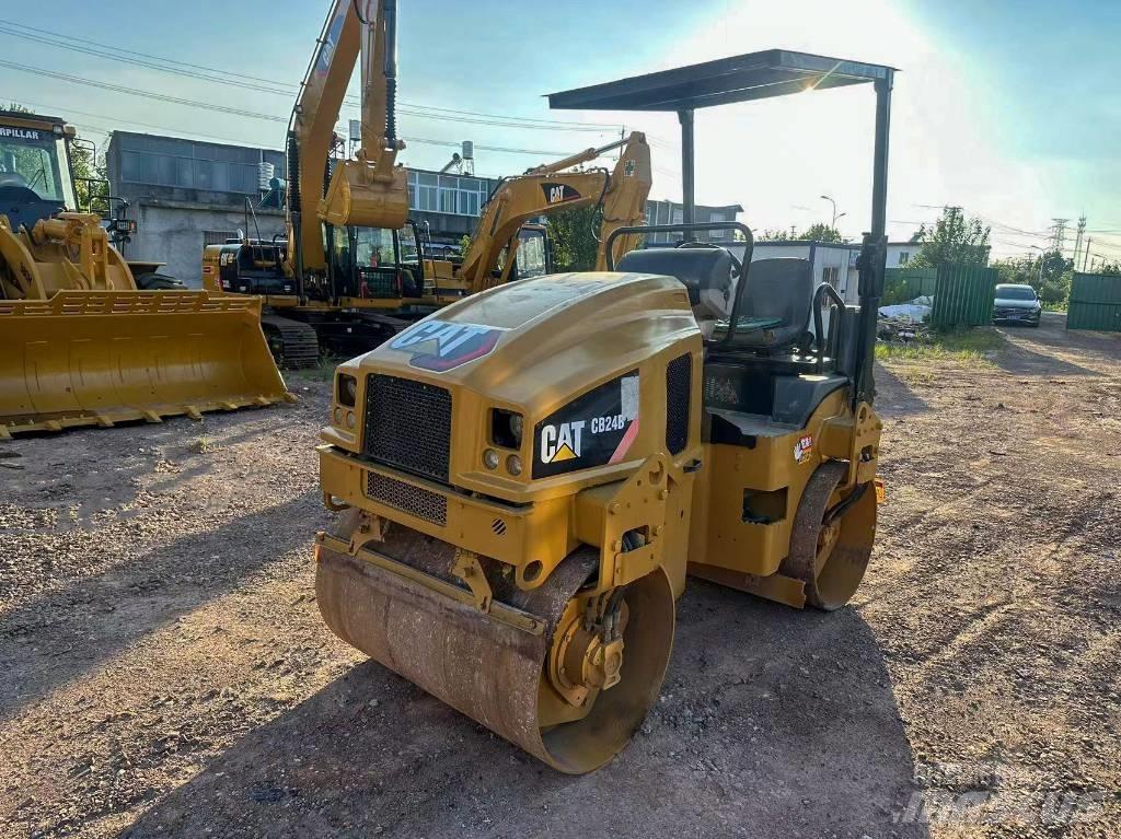 CAT CB 24 B 双轮压路机