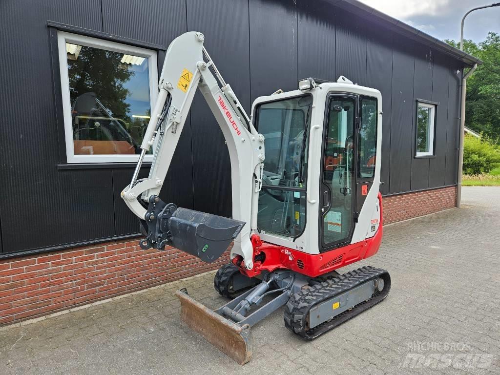 Takeuchi TB 216 小型挖掘机