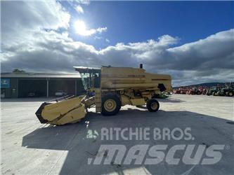 New Holland TX 34 联合收割机