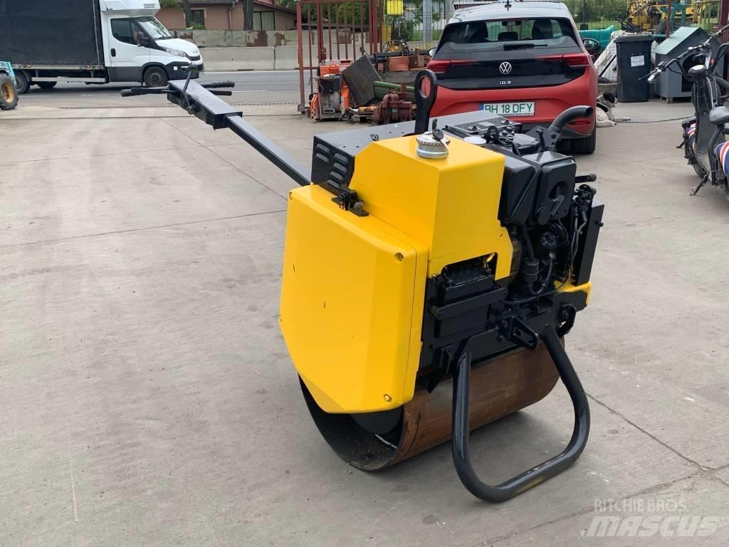 Mecalac MBR 71 拖式振动压路机