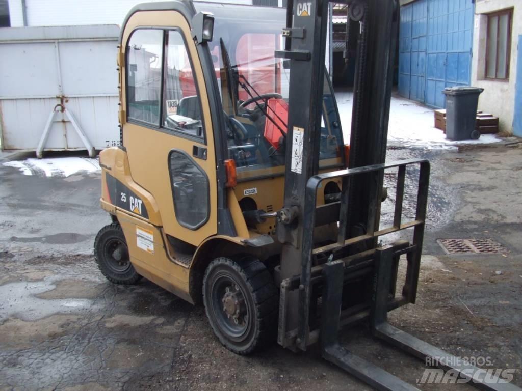 CAT lift truck DP25N 柴油叉车