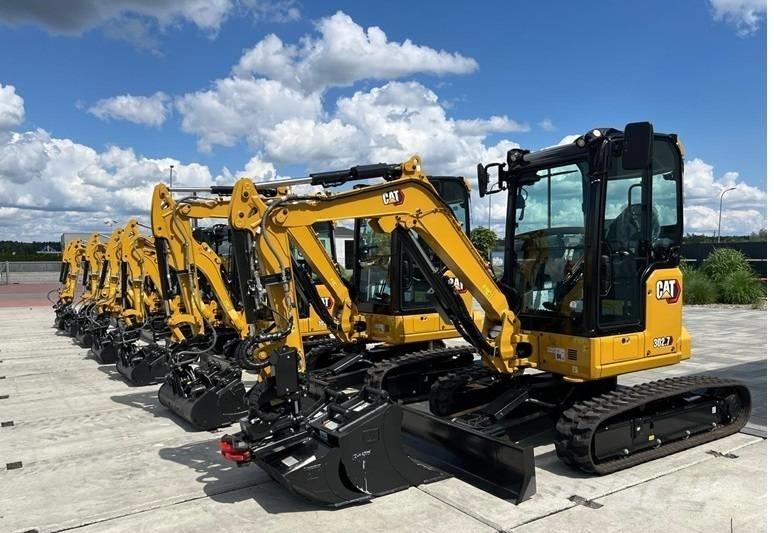 CAT 302.7 CR 小型挖掘机