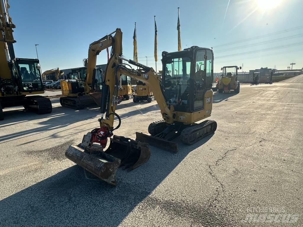 CAT 301.8 小型挖掘机
