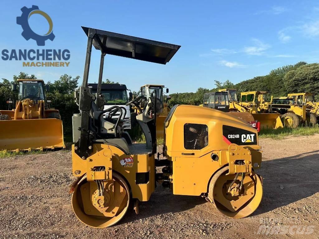 CAT CB24B 双轮压路机