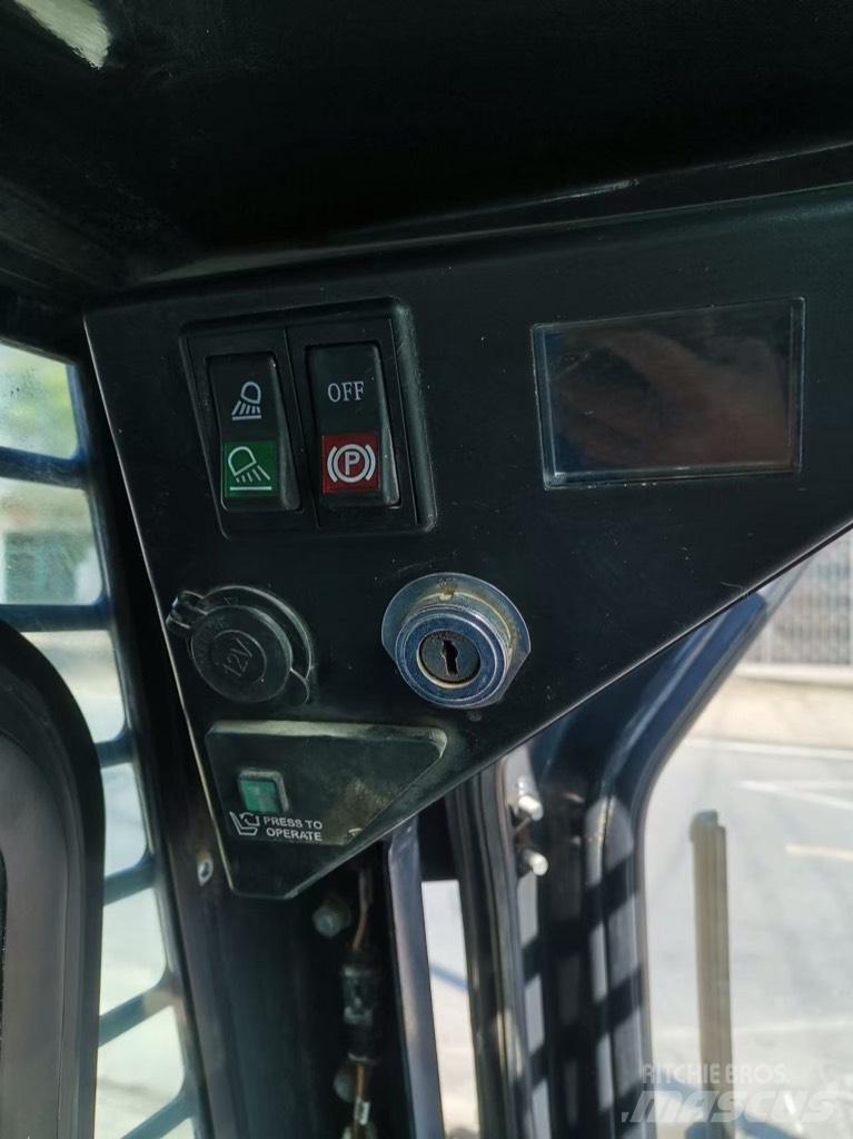 Bobcat S 18 滑移装载机