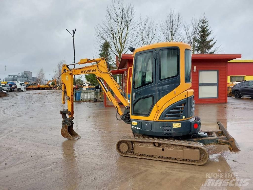 Hyundai R25Z-9AK 小型挖掘机