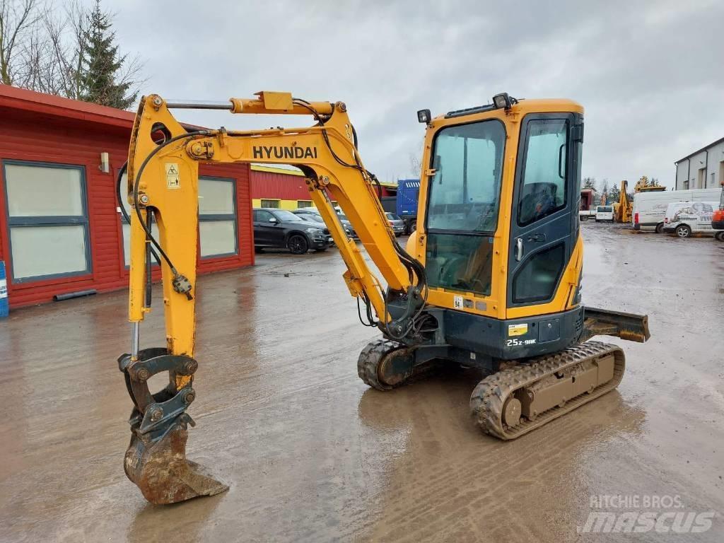 Hyundai R25Z-9AK 小型挖掘机