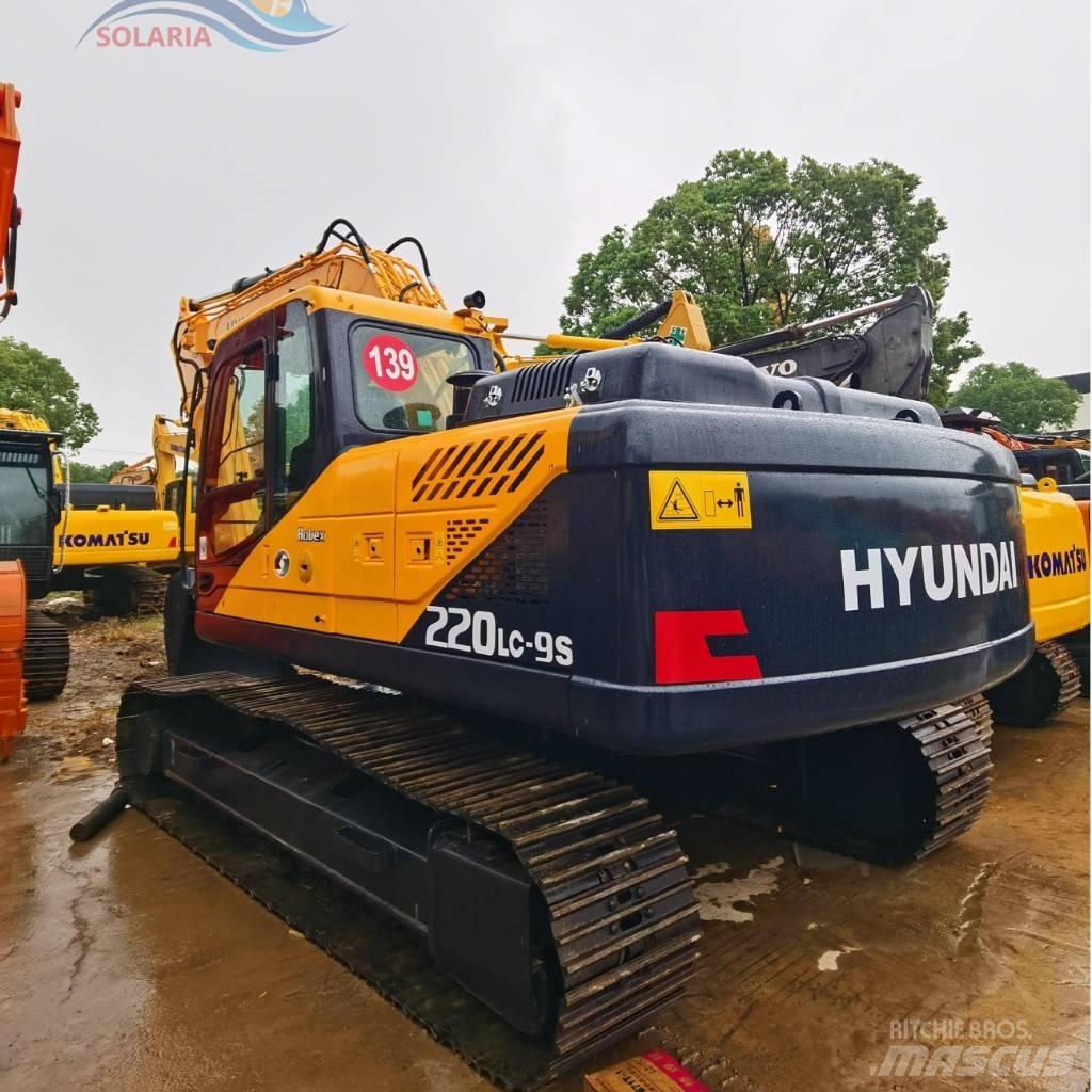 Hyundai R220LC-9S 轮式挖掘机