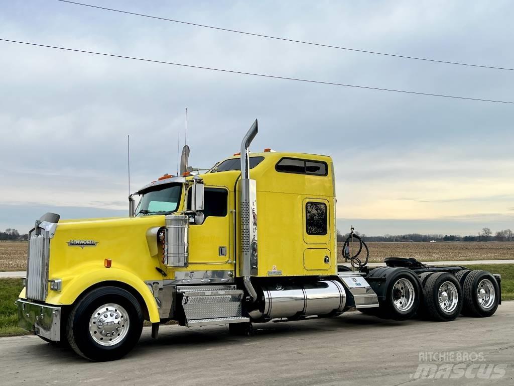 Kenworth W 900 牵引车