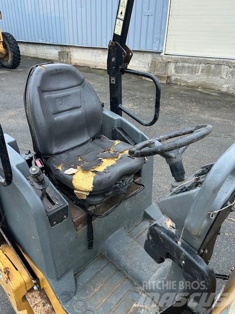CAT CB 14 B 双轮压路机