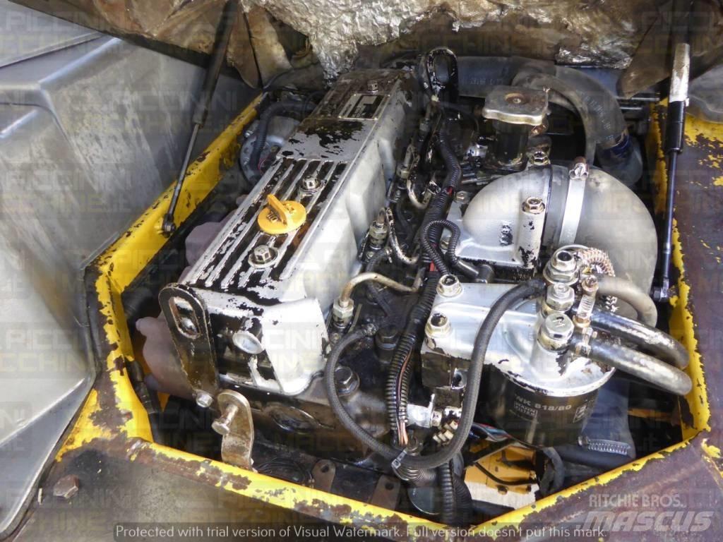 Komatsu WB70A 反铲装载机