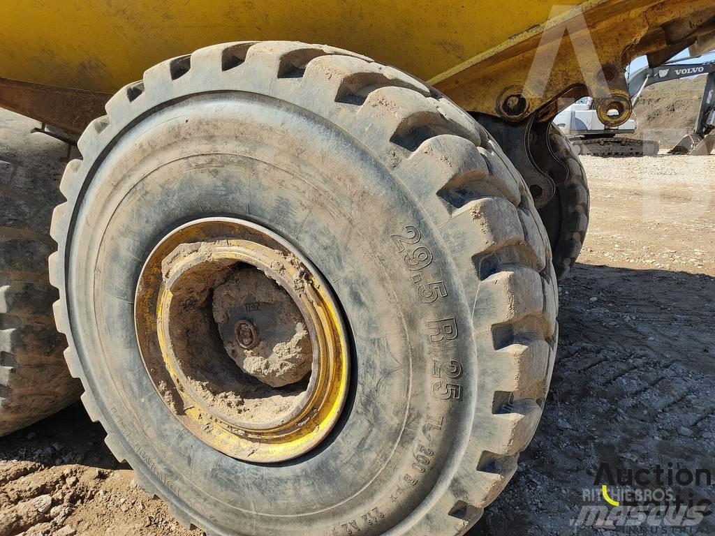 Komatsu HM400 铰接式自卸车
